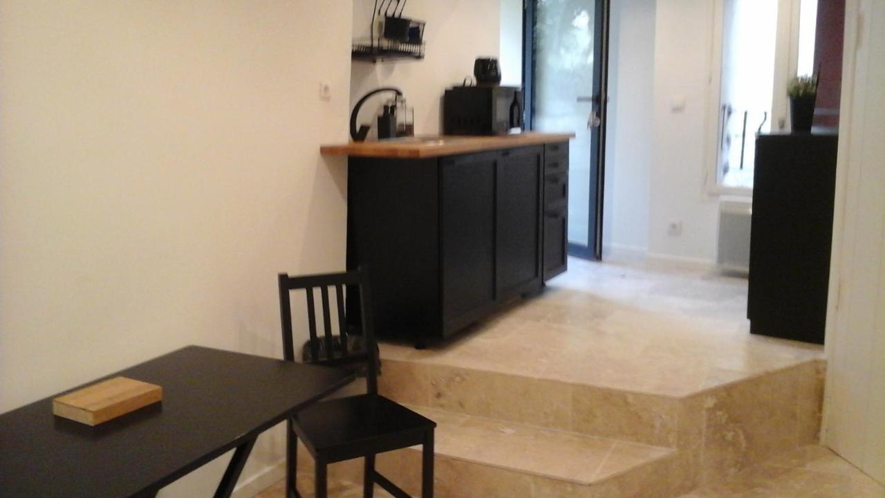 Hotel Kira Uzès Esterno foto